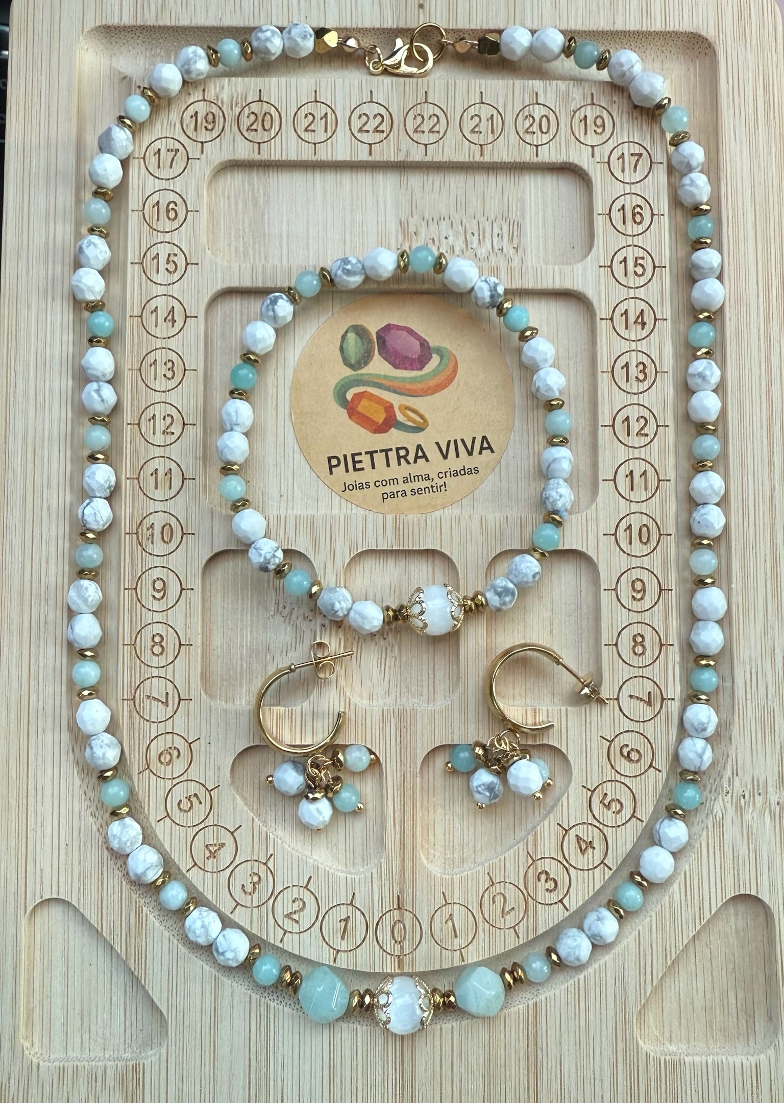 Conjunto Quartzo Azul . Howlita . Selenita